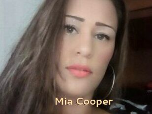 Mia_Cooper