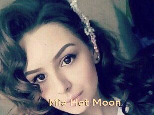 Mia_Hot_Moon