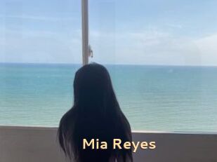 Mia_Reyes